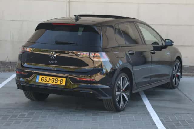 Volkswagen Golf (2024) thumbnail 5