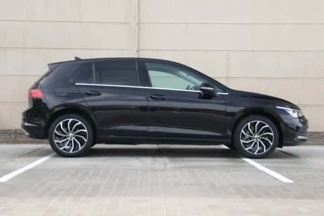 Volkswagen Golf (2022) thumbnail 2