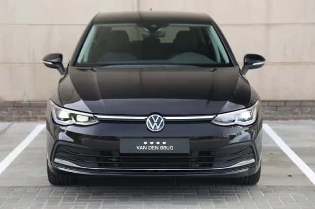 Volkswagen Golf (2022) thumbnail 4