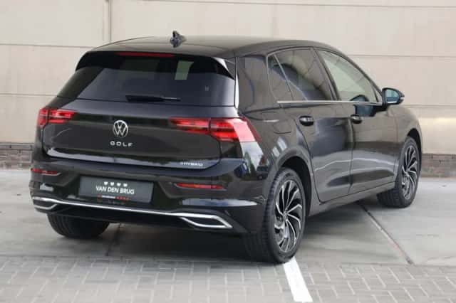 Volkswagen Golf (2022) thumbnail 5