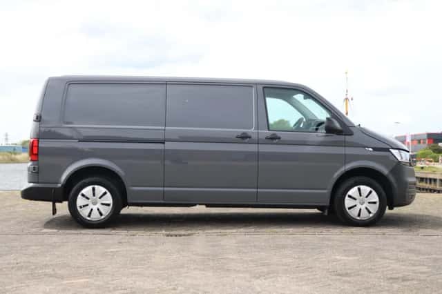 Volkswagen Transporter (2024) thumbnail 2