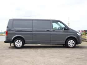 Volkswagen Transporter (2024) thumbnail 2