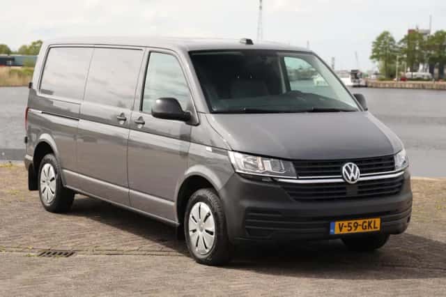 Volkswagen Transporter (2024) thumbnail 3