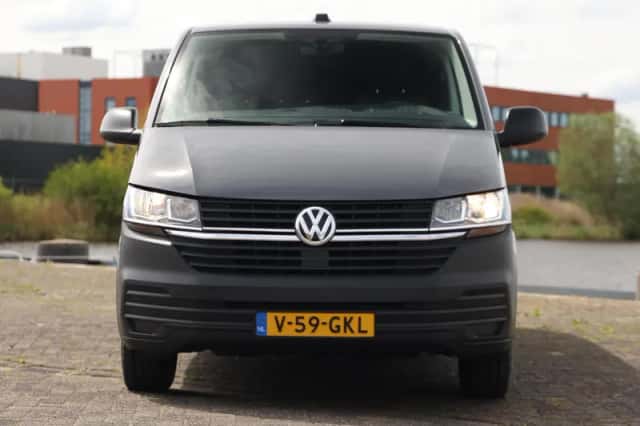 Volkswagen Transporter (2024) thumbnail 4