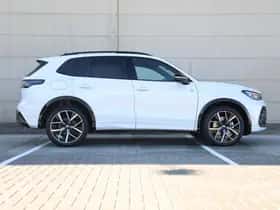 Volkswagen Tiguan (2025) thumbnail 2