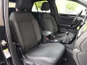 Volkswagen T-Roc (2023) thumbnail 8