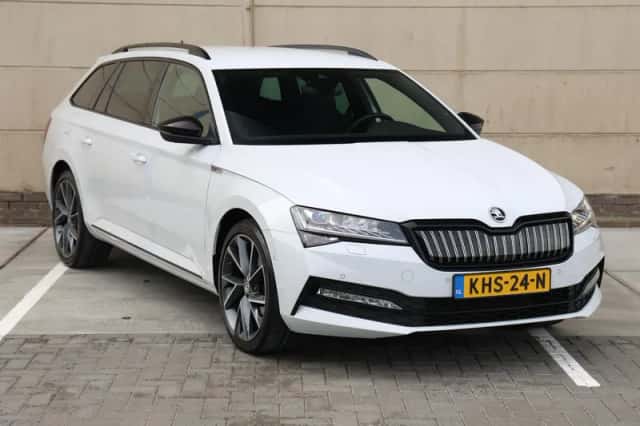 Škoda Superb (2023) thumbnail 3