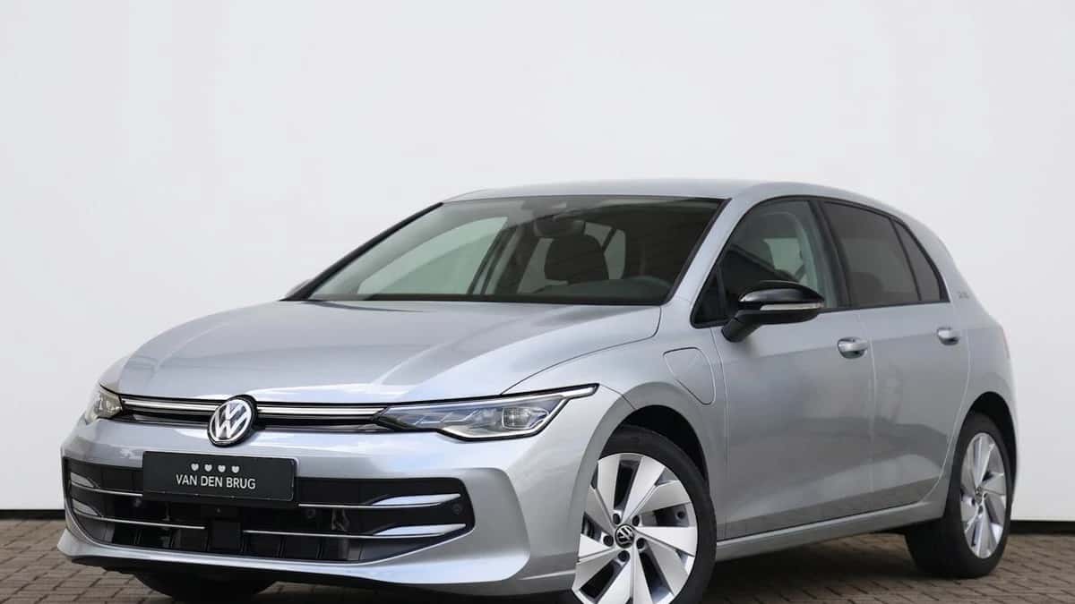 Volkswagen Golf (2025) — foto 1