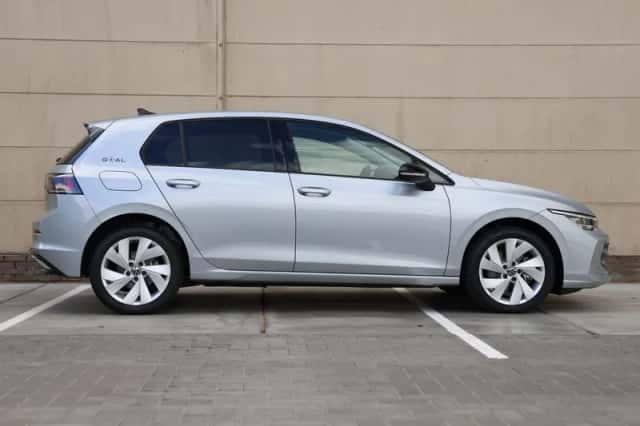 Volkswagen Golf (2025) thumbnail 2