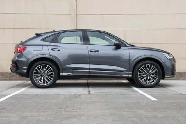 Audi Q3 (2023) thumbnail 2
