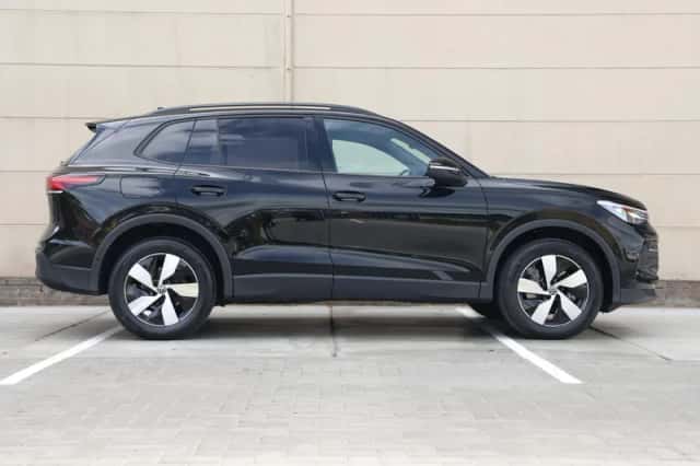 Volkswagen Tiguan (2025) thumbnail 2
