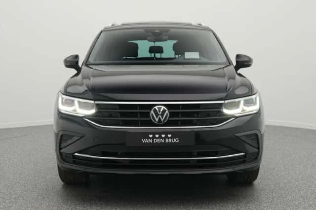 Volkswagen Tiguan (2022) thumbnail 5