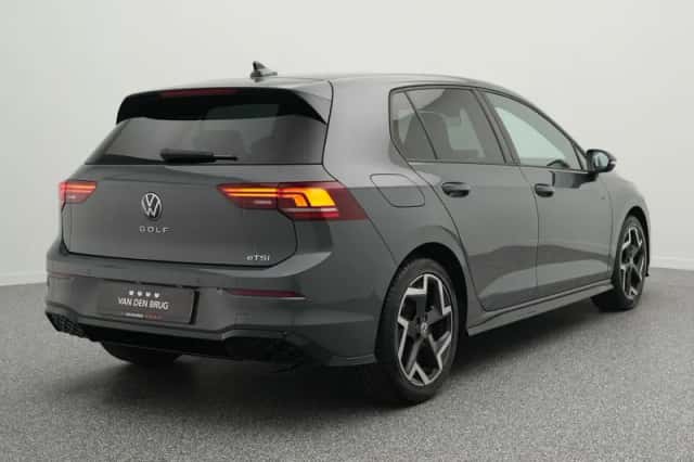 Volkswagen Golf (2025) thumbnail 3