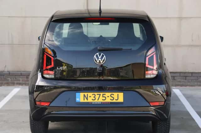 Volkswagen Up! (2021) thumbnail 6