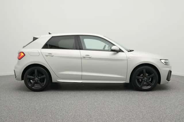 Audi A1 (2025) thumbnail 2