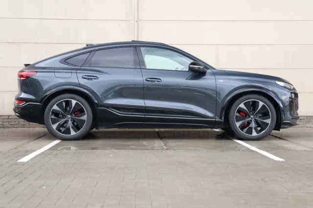 Audi Q6 e-tron (2025) thumbnail 2