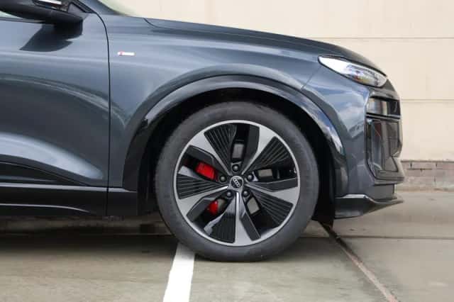 Audi Q6 e-tron (2025) thumbnail 16