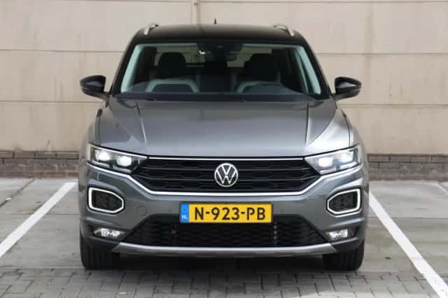 Volkswagen T-Roc (2021) thumbnail 4