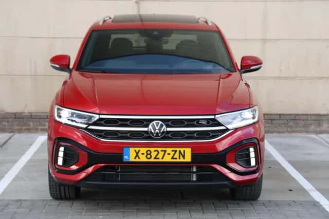 Volkswagen T-Roc (2024) thumbnail 4