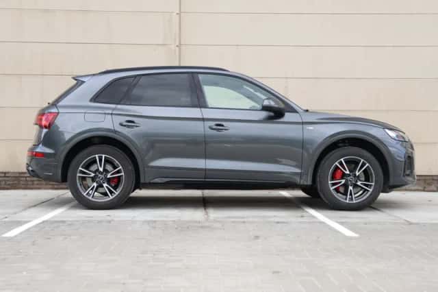 Audi Q5 (2023) thumbnail 2