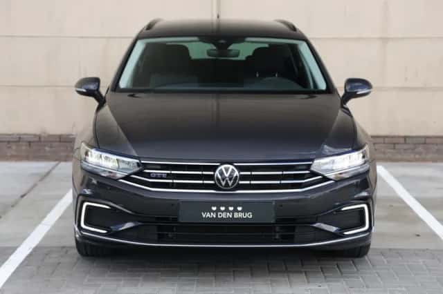 Volkswagen Passat (2022) thumbnail 4