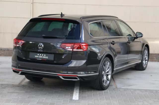 Volkswagen Passat (2022) thumbnail 5