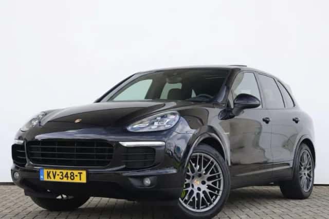 Porsche Cayenne (2016) thumbnail 1
