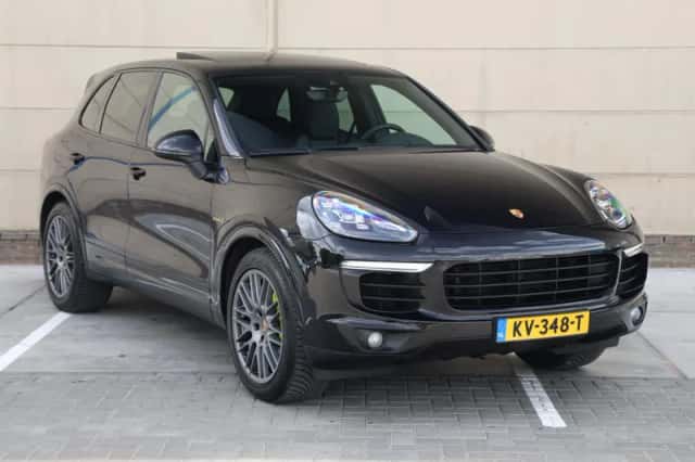 Porsche Cayenne (2016) thumbnail 3