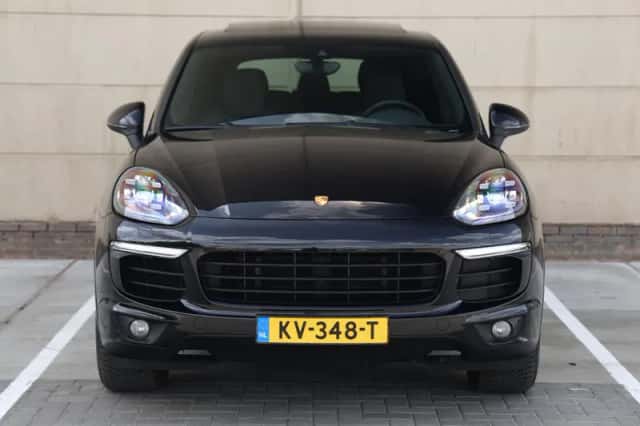 Porsche Cayenne (2016) thumbnail 4