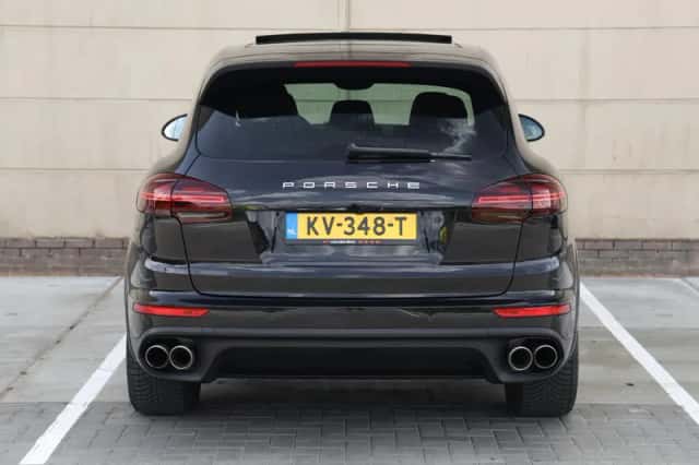 Porsche Cayenne (2016) thumbnail 6