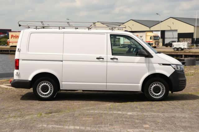 Volkswagen Transporter (2021) thumbnail 2