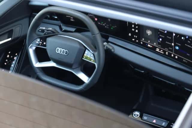 Audi Q6 e-tron (2025) thumbnail 3