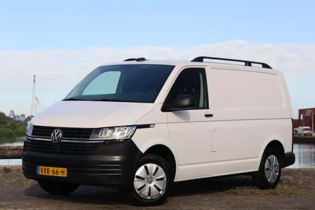 Volkswagen Transporter (2023) thumbnail 1