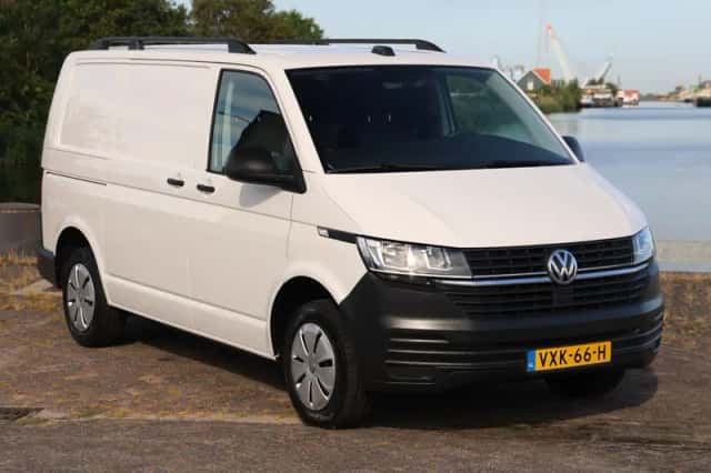 Volkswagen Transporter (2023) thumbnail 3