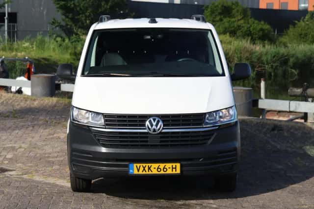 Volkswagen Transporter (2023) thumbnail 4