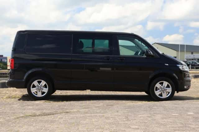 Volkswagen Transporter (2024) thumbnail 2
