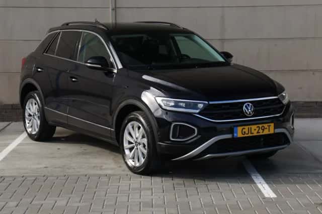 Volkswagen T-Roc (2024) thumbnail 3