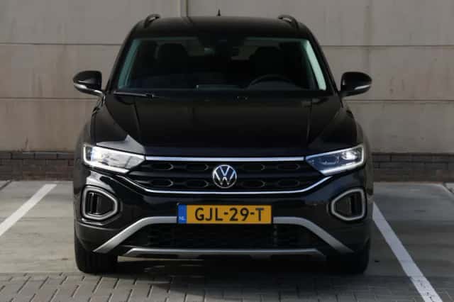 Volkswagen T-Roc (2024) thumbnail 4