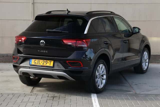 Volkswagen T-Roc (2024) thumbnail 5