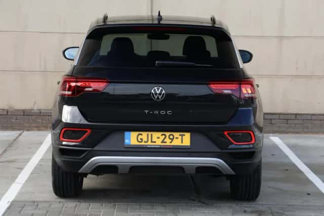 Volkswagen T-Roc (2024) thumbnail 6