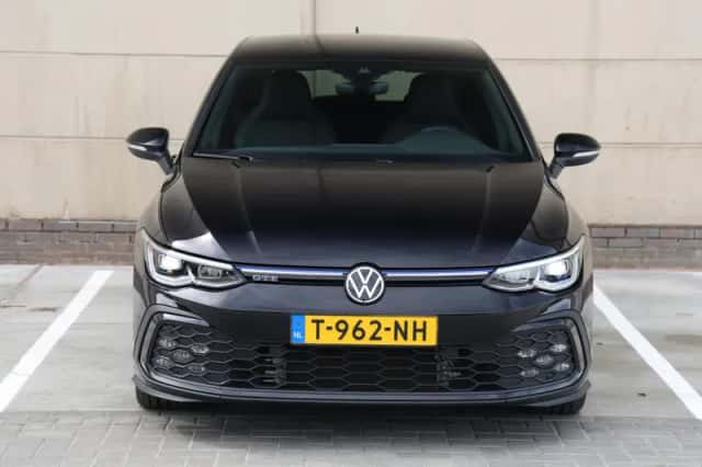 Volkswagen Golf (2021) thumbnail 4