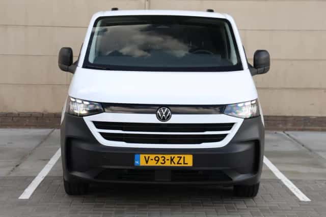 Volkswagen Transporter (2024) thumbnail 4