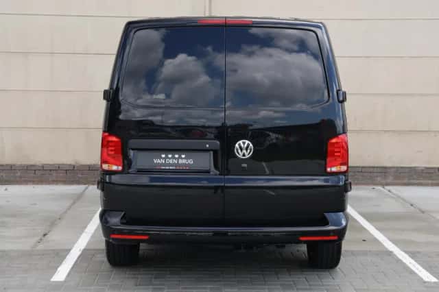 Volkswagen Transporter (2024) thumbnail 6