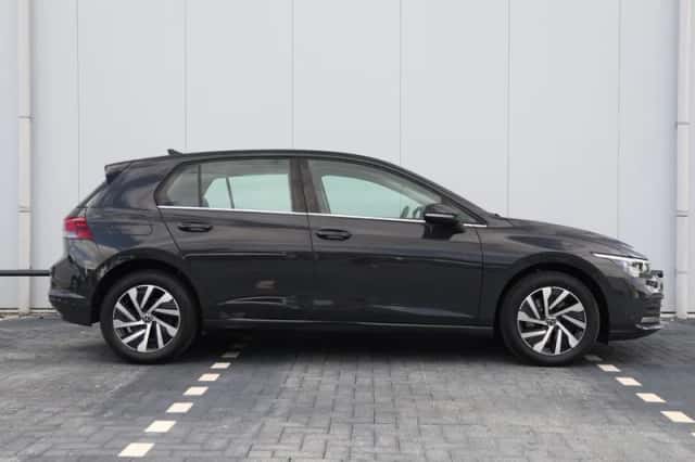 Volkswagen Golf (2022) thumbnail 2