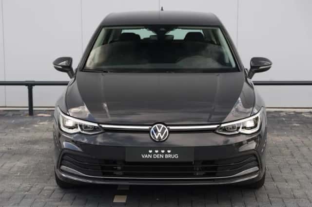 Volkswagen Golf (2022) thumbnail 4