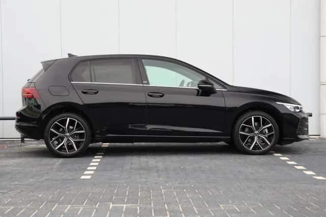 Volkswagen Golf (2024) thumbnail 2