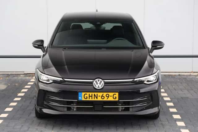 Volkswagen Golf (2024) thumbnail 4