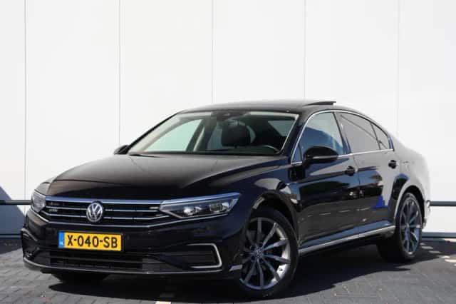 Volkswagen Passat (2020) thumbnail 1