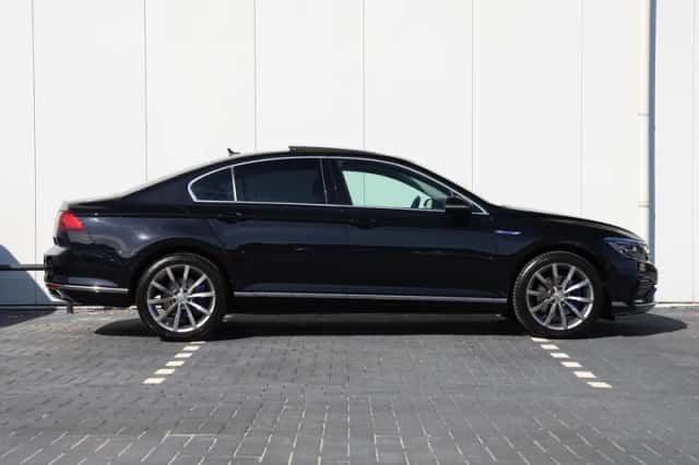 Volkswagen Passat (2020) thumbnail 2