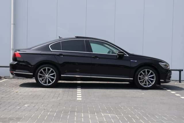 Volkswagen Passat (2020) thumbnail 2